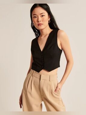Abercrombie & Fitch Black V-Neck Button Front Cropped Tank